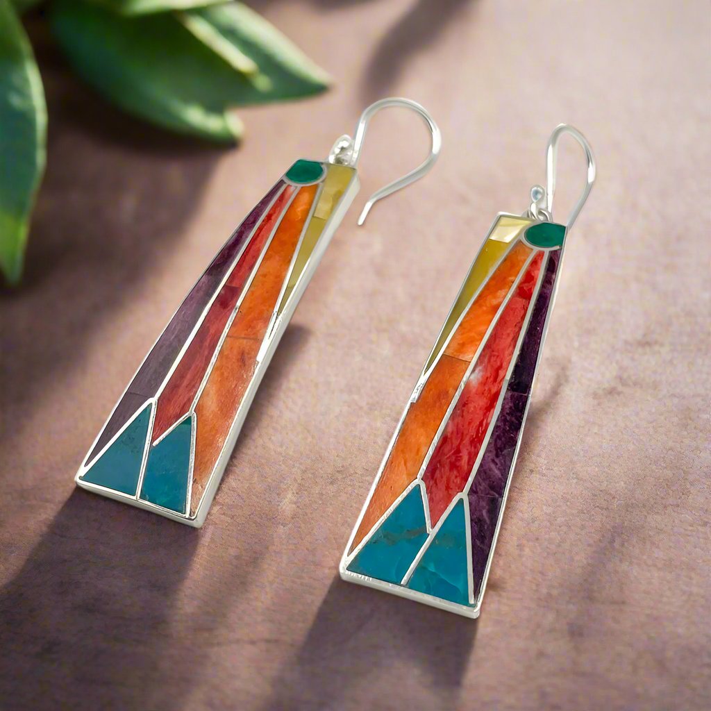 Unique Peruvian earrings in 950 silver with mineral stones and seashells.