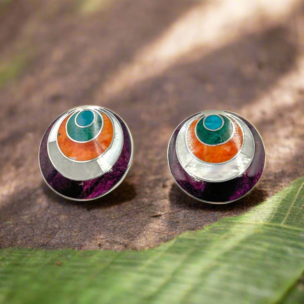Unique Peruvian earrings in 950 silver with mineral stones and seashells.