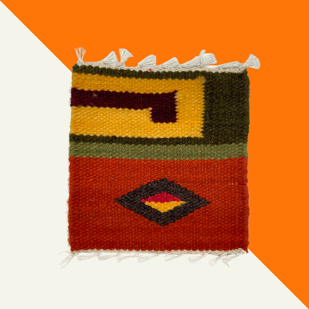 Luma Kuna artisanal textile coaster, featuring traditional Peruvian weaving and eco-friendly dyes.